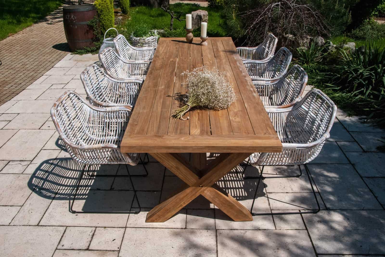 садовый столик из металла и дерева